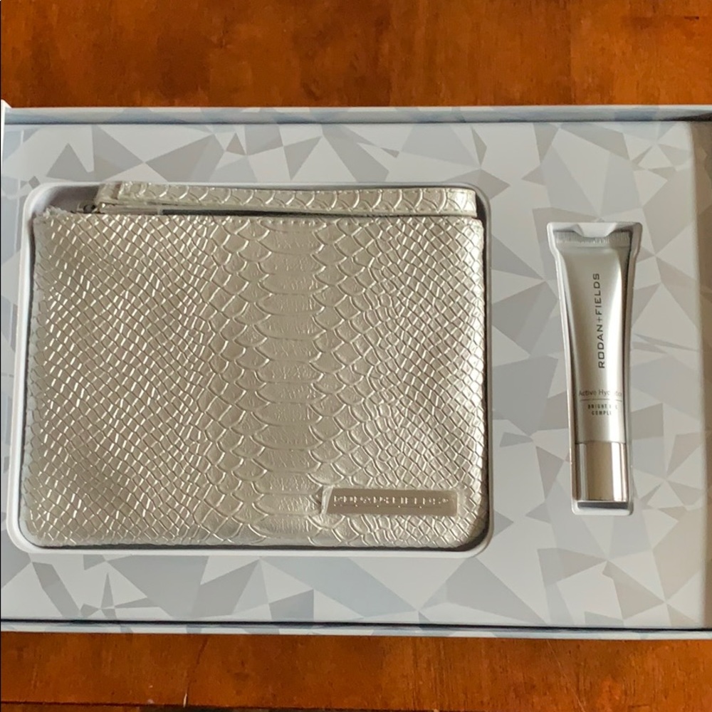 Rodan & Fields Gift set